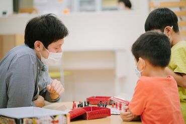 未経験/無資格の方も安心◎
こどもたちと一緒に遊ぶことからスタート！
元気なこどもたちと過ごすと
スタッフまで笑顔になれます