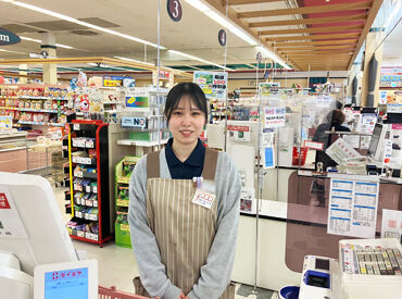 例えば小さなお子さんが買ったお菓子に
シールを貼ってあげたら「ありがとう!!」っと…
そん�な会話も仕事の楽しみの1つになる◎