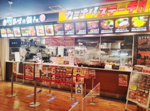 何でも相談できる店長や丁寧に教えてくれるスタッフも♪未経験からでも安心してスタートできる環境が自慢です◎