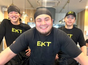 未経験OK！進路が決まった高校3年生も◎
面倒見の良い店長や先輩が丁寧にサポート♪
スタッフ同士あだ名で呼び合ったり仲良し★