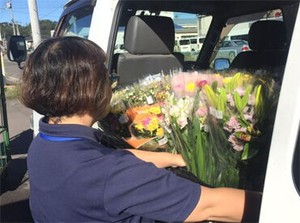 ◎担当店舗を持てるのでやりがいバッチリ◎
お店に並ぶキレイなお花や、お客さんの笑顔を見ると
満足感・やりがいに繋がります♪