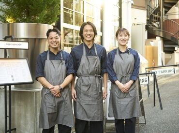 きれいな店舗で働いてみませんか♪
フランクなスタッフばかりなので、
新人さんでも、きっとスグに馴染めるはずです！