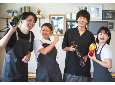 「念願の来店!」「やっと来れた!」
そんな声が飛び交う空間★
素敵な瞬間をお客さまに提供するおしごとです♪
まかないも◎