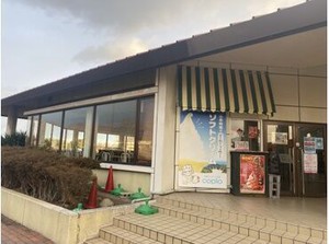 ＜どなたでも出来るくらい簡単！＞
下処理は全部社員がやるので安心◎
バイトさんは野菜切って盛り付けするぐらい♪