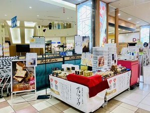このように百貨店・スーパーなどで高級「生」食パンを販売♪
勤務地は選べます◎