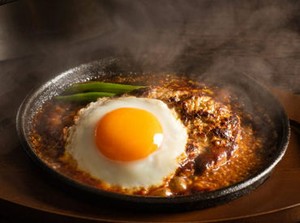 ★フリーター大歓迎★
飲食店が初めてという方も
副業として働きたいという方もOK！
充実の研修と教育制度でキャリアアップも◎