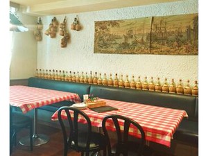 長年愛されているお店
テーブル数が少なく
細やかな接客が可能です