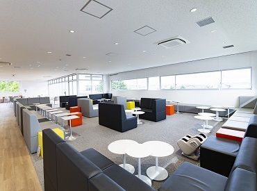 "働きやすさ"が自慢の会社◎
社員/アルバイト・部署・年齢問わず、
全員で「居心地の良い職場づくり」を目指しています�♪