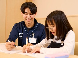 一度に教える生徒は最大2人まで。未経験でも始めやすい個別指導です♪大学生～主婦層まで幅広く活躍中です！