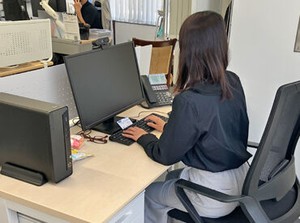 肥後橋駅 7番出口より徒歩2分♪
ビルの1階にはコンビニもあって便利な立地★