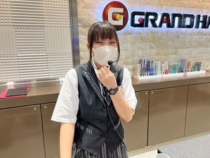＼学生さんにもピッタリ／
シフト融通抜群＆短時間OKで働きやすい♪
髪色・髪型自由！おしゃれしながら働けます☆