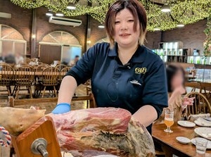 ＼富士山の絶景と絶品地ビールに囲まれて働こう／
未経験でも安心のサポート体制◎
セルフ端末導入で難しいオーダー取りなし！