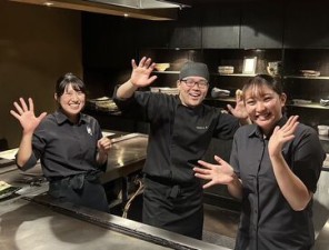 温かい店主のいる、温かいお店。
ハードルが高そうに感じるかもしれませんが
今いるスタッフもほとんど未経験から始めています♪