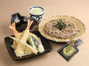 少数だからこそのアットホーム感が魅力◎
穏やかで優しい店長と一緒お店を盛り上げましょう♪