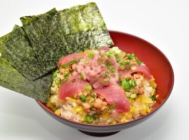 ▼寿司好きさん必見▼
とっても魅力な食事補助あり◎
＜寿司＞がおトクに食べられます★
スタッフみんなに大好評ですよ♪