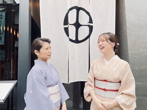 お仕事の時だけ特別な自分に。上品な店内でも、スタッフのコミュニケーションはカジュアルに。