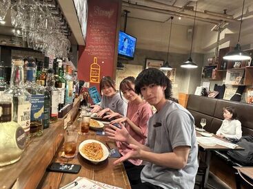 オシャレで隠れ家的な雰囲気のワインバル♪
美味しいお料理や豊富なワインが
気軽に楽しめるお店と
お客様から大好評のお店★