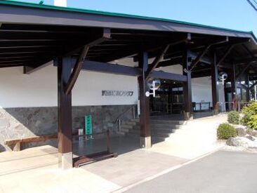 送迎バス・車通勤OK！お仕事終わりに夜ご飯の買い物もできます♪生活に合わせてシフトを決めていきましょう！