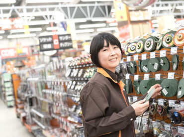 まずは店内のどこに商品があるかを覚えることから◎
「工具コーナー」「インテリアコーナー」と案内板もあるので安心♪