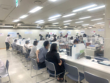 未経験の方も、事前研修があるので安心です。笑顔で接客できればOK♪もちろん、販売や接客などギフト販売経験のある方は尚歓迎！