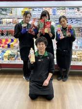 『一緒に楽しく働きたい♪』
それが叶うお店は、けやき台店！
◆学校終わりにサクッと◎
◆家事や育児と両立して◎