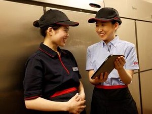 食事手当あり★
大好きなケンタッキーがお得に食べられる♪
高校生もOK◎
シフト相談もお気軽に！