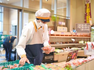 野菜・果物コーナーをお任せ♪
学生～主婦さんまで、仲良く楽しくお仕事をしています！
