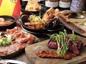 ★フリーター大歓迎★
飲食店が初めてという方も
副業として働きたいという方もOK！
充実の研修と教育制度でキャリアアップも◎