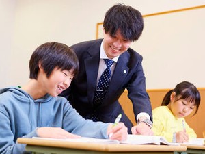 指導カリキュラムは決まっています。板書の書き方は研修時にレクチャーします。得意科目を活かして多くの大学生が活躍中！
