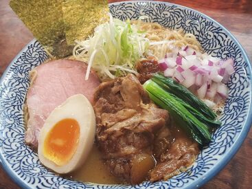 ラーメン屋デビュー歓迎♪
手厚くサポートするので
ラーメン屋未経験の方もご安心ください◎