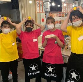 「いらっしゃいませ！」まずは挨拶から！
少しずつできることを増やしましょう◎
学生・フリーター・未経験さんも大歓迎です！