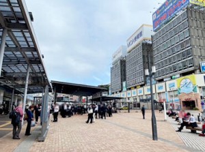 熱海駅から徒歩すぐ！
右下、ピンクの入り口からビルに入ります★
駅からの地下通路があるので天気が悪い日も安心♪