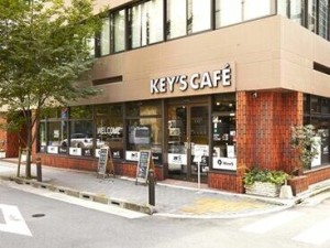 ＼テレワークに最適なCafe／
ゆったりと座りやすい椅子に広めのテーブル
全席電源コンセント・セキュリティ付の無線LAN完備◎