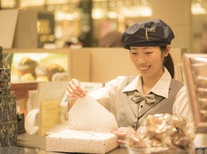 新規スタッフ4名以上の大募集！人気の洋菓子店で高待遇のアルバイト！もちろん未経験スタートOK！丁寧な研修あり♪