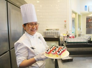 見た目もかわいいお菓子が多くてテンションが上がる♪
シフトの融通が効くので、
学校や家庭との両立も安心です♪