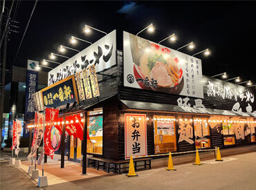 ＼未経験OK♪／
土日祝は時給1350円！！
学校がお休みの日やヒマな日にシフトINして
たくさん稼いじゃおう★