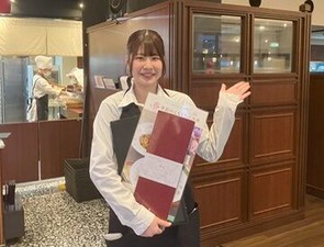 ＼優しい店長もこのお店の自慢♪／
「店長～！これ分かんないです！」
って時もスグに助けてくれるので安心◎