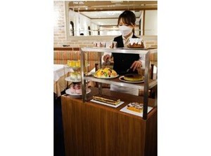 ＼ホールスタッフ大募集／
ランチ・ディナーの時間帯、
ご希望のシフトで勤務可能です♪
WワークOK！短時間・扶養内勤務も可能◎