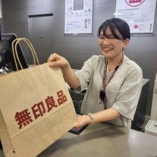 お店を一緒につくってくださる方♪*
"無印が好き" "接客が好き"
まずはそんなキッカケでもOK◎