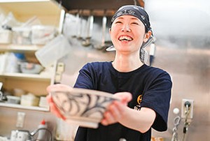 ＼カンタン！セルフ形式／
配膳のため歩き回る必要なし！
お席のご案内やテーブルの片づけなどの業務なし♪