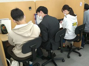 担任制を取り入れているので毎回同じ生徒を担当していただきます。相性も考慮して授業を組むので、緊張せずに授業が行えます♪