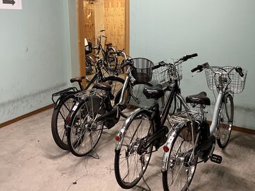 【自転車通勤OK！】
シフトは13時～21時半まであるので
かけもちもできます◎