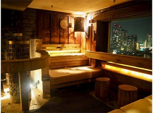 『天空のSPAで過ごす大人の極上空間』をコンセプトに、
サウナシアターやエンタメショーを楽しめる温浴施設＊*