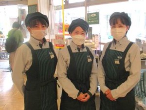＼定着率抜群♪／
学生・主婦・フリーターさん…幅広いスタッフが活躍中♪
家族みたいに仲良し・何でも相談できる職場です☆