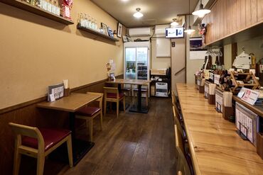 夫婦が営むアットホームな居酒屋☆
清潔な店内で温かみのあるお店です♪