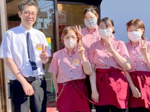 野幌駅から徒歩圏内なので、学校終わりのバイトにも丁度いい♪
無料駐車場も完備されているので、車通勤もOKです！