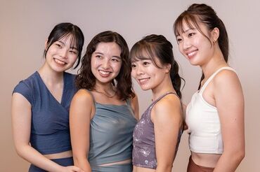＊早番・中番・遅番のシフト制＊
時短勤務などもOK！
シフトは気軽にご相談ください◎
業務バランスばっちりで残業も少なめ♪