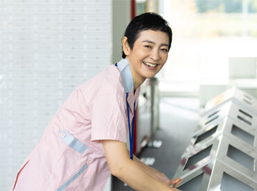 20～70代まで幅広く活躍中！
たくさんの先輩がいるので、シフト相談や
困ったときに質問・相談しやすい♪