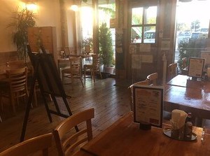 ＼給与は現金手渡しだから…／
★手数料かからずに現金GET！
お家貯金したい方にもぴったり♪