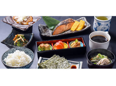 お客様に飛騨地方の食材の魅力が伝わるように
丁寧な調理を心掛けることが大切です！
皆で協力しながら調理を進めていきます◎